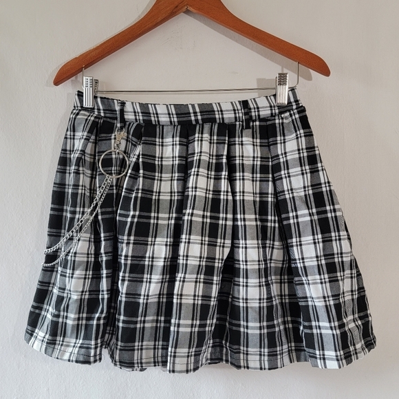 HOT TOPIC Women's Black/White Plaid Pleated amin Skirt Sz MD Punk Anime Grunge - Picture 1 of 12